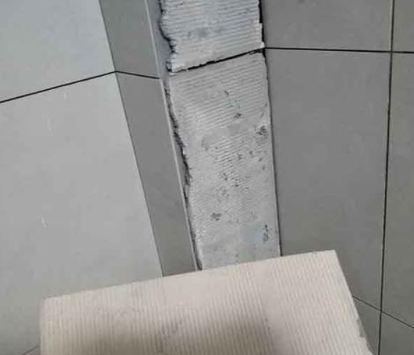 汤原瓷砖空鼓维修公司分享下厨房瓷砖脱落的补救措施。